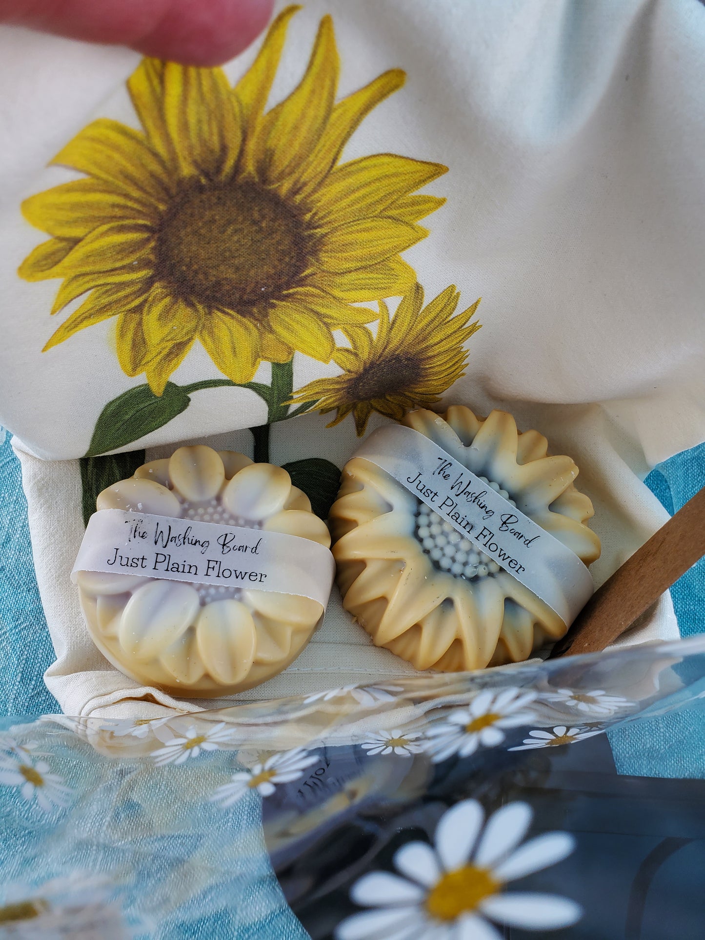 Gift set with towel and 1 soap (bag)