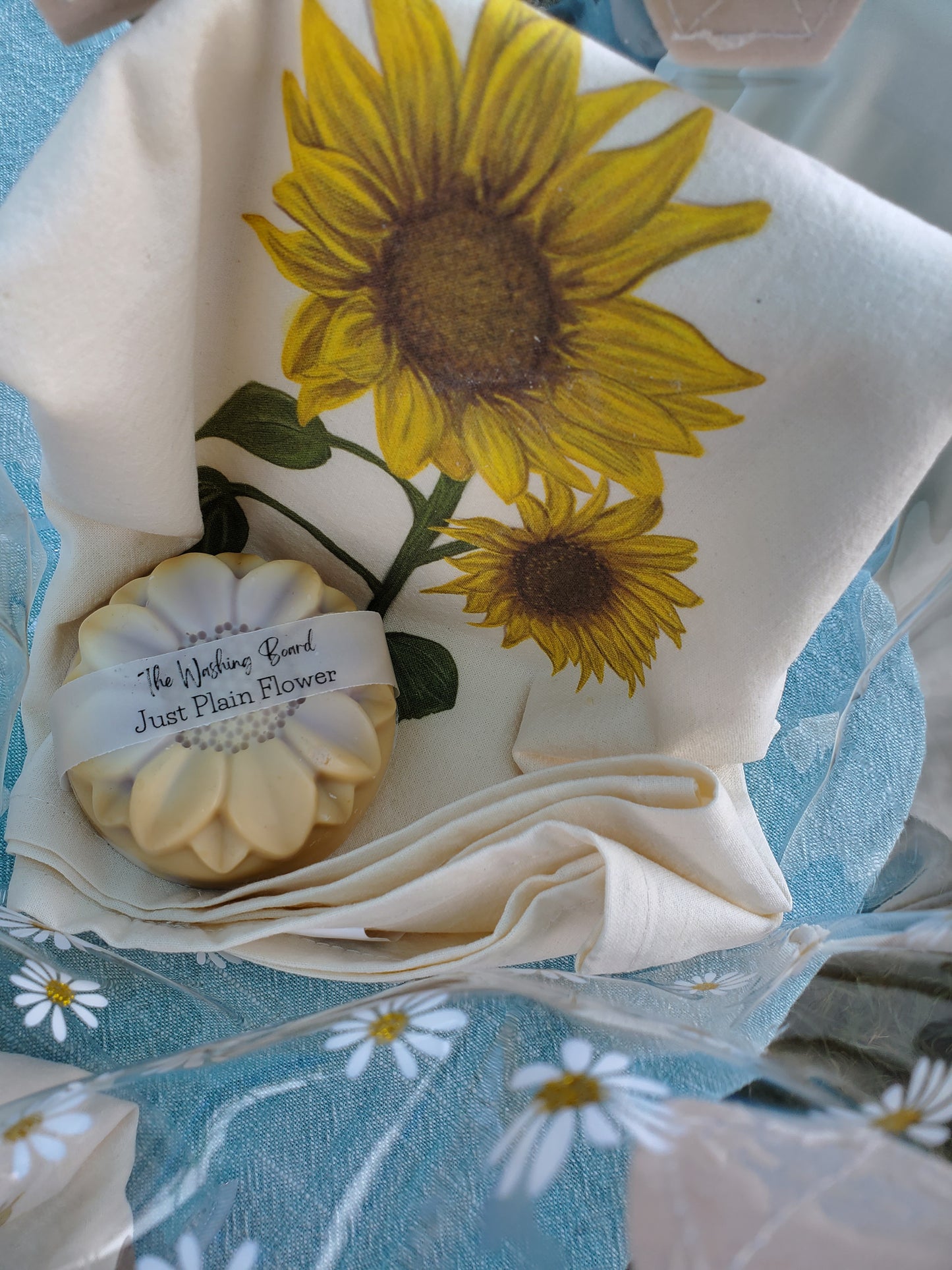 Gift set with towel and 1 soap (bag)