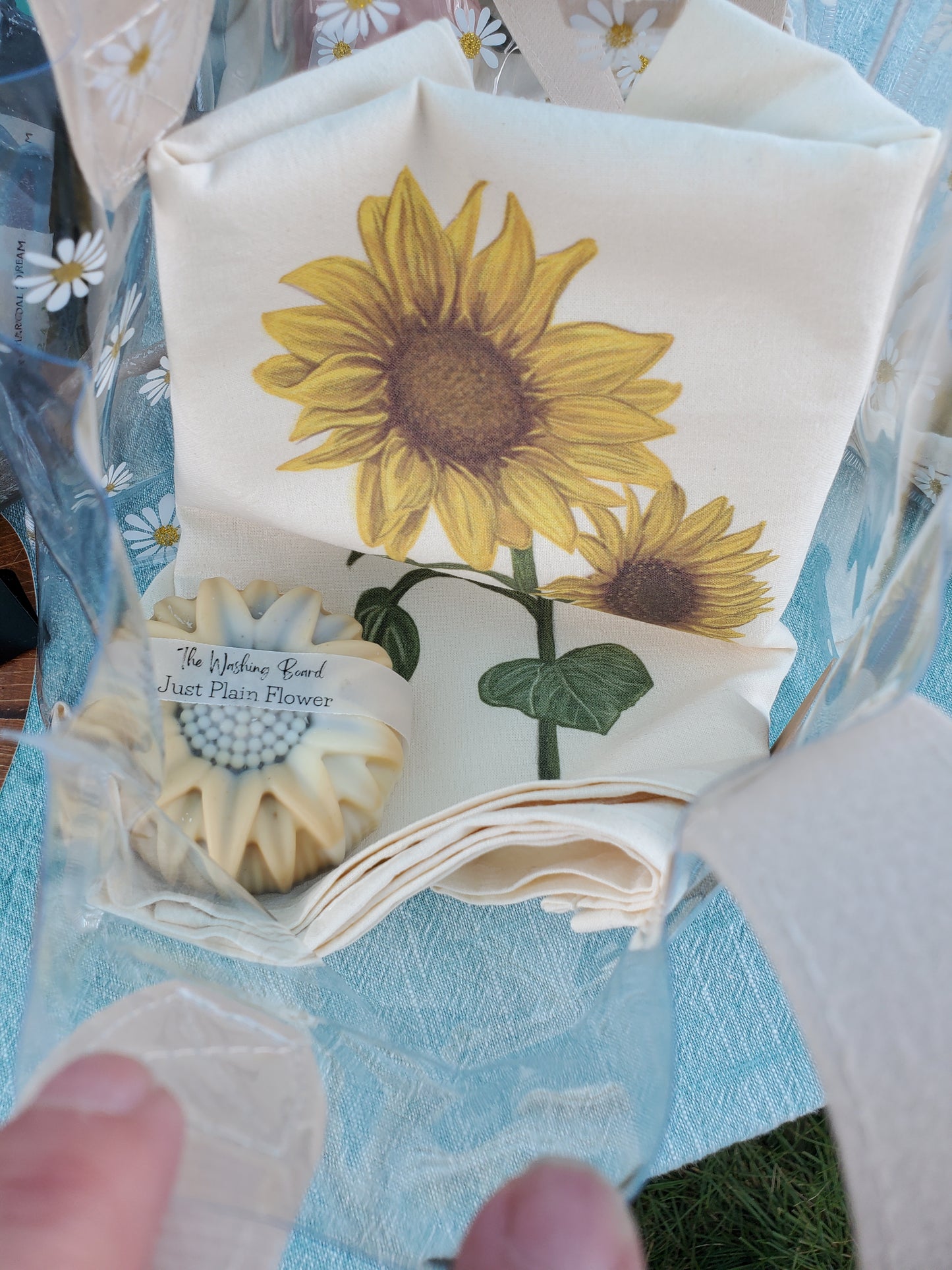 Gift set with towel and 1 soap (bag)